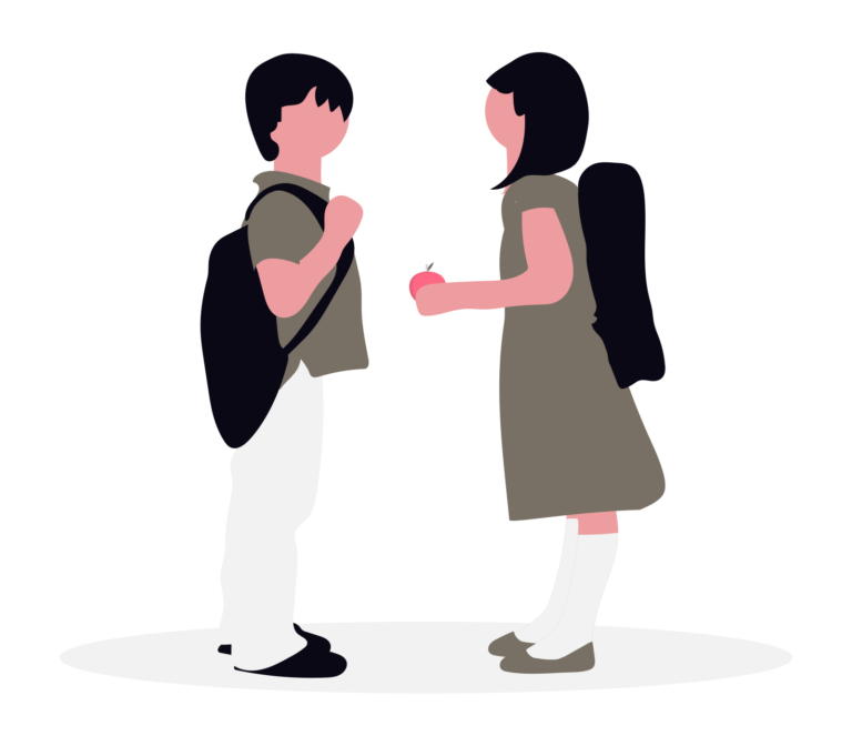 Auf dem Bild sind zwei Kinder mit schwarzen Rucksäcken. Das Mädchen rechts hält einen Apfel und der Junge links hält seinen Rucksack fest.